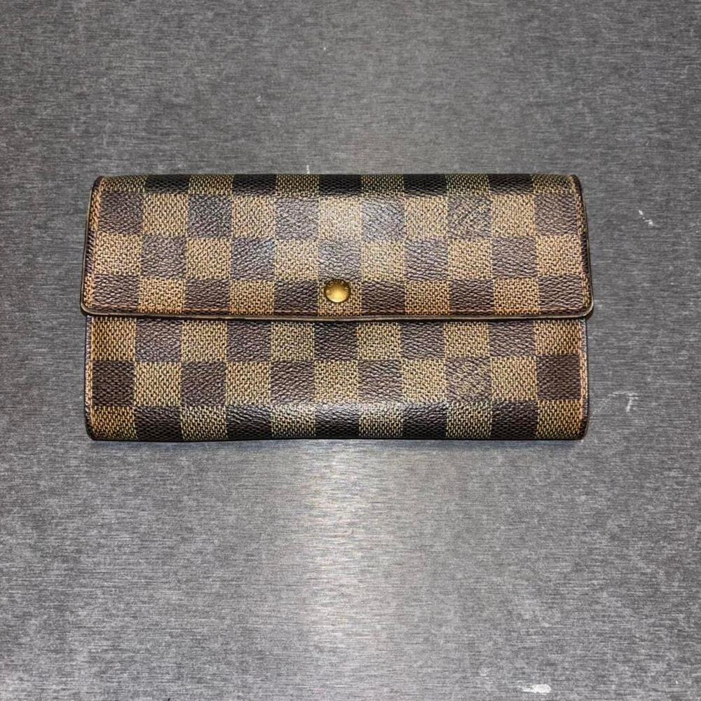 Louis vuitton damier ebene sarah wallet *1 callout shown in photo*
